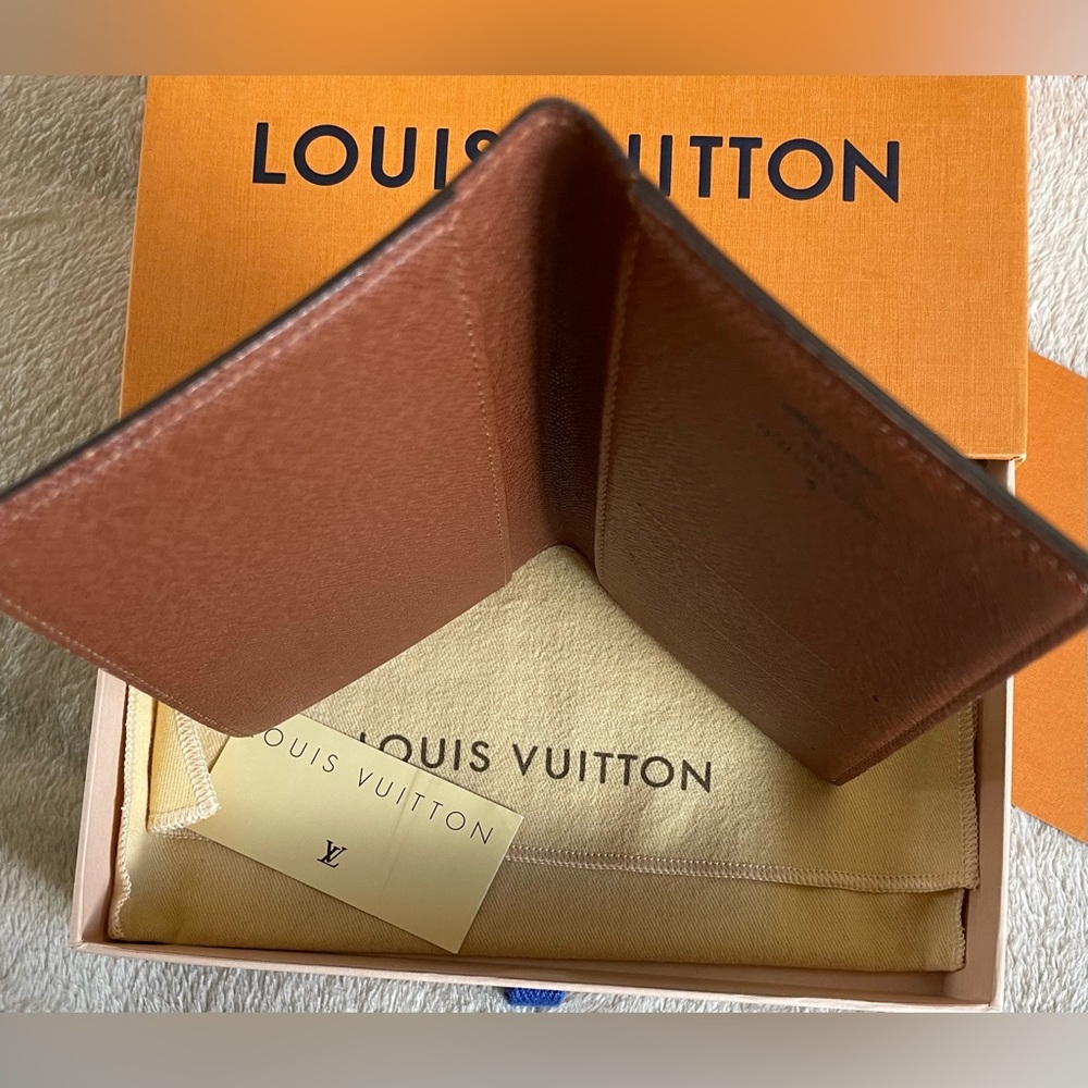 PRISTINE Vintage Authentic Louis Vuitton Monogram Canvas Bifold! - Picture 10 of 14